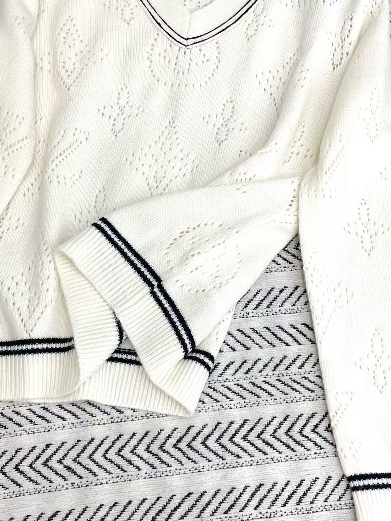 LV四つ葉のクローバー中空Vネックウールセーター【50％割引+送料無料】