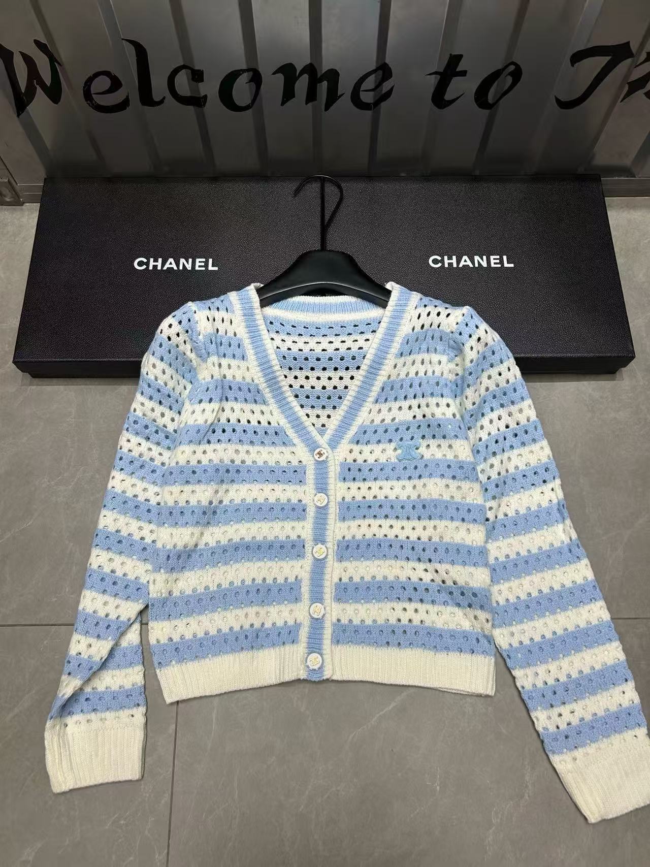 CHANE1 Vネック中空カーディガン【50％割引+送料無料】