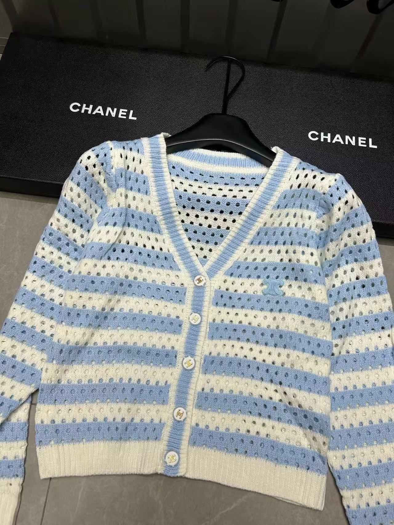 CHANE1 Vネック中空カーディガン【50％割引+送料無料】