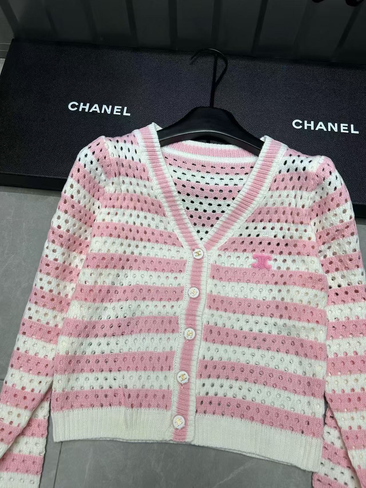 CHANE1 Vネック中空カーディガン【50％割引+送料無料】