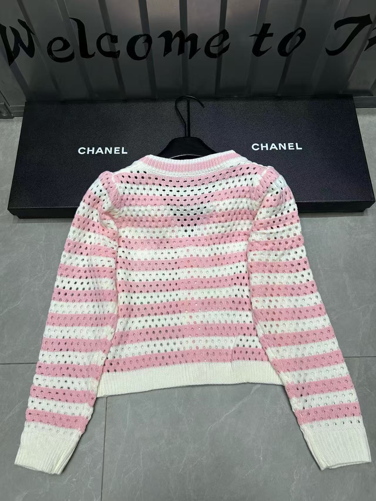 CHANE1 Vネック中空カーディガン【50％割引+送料無料】