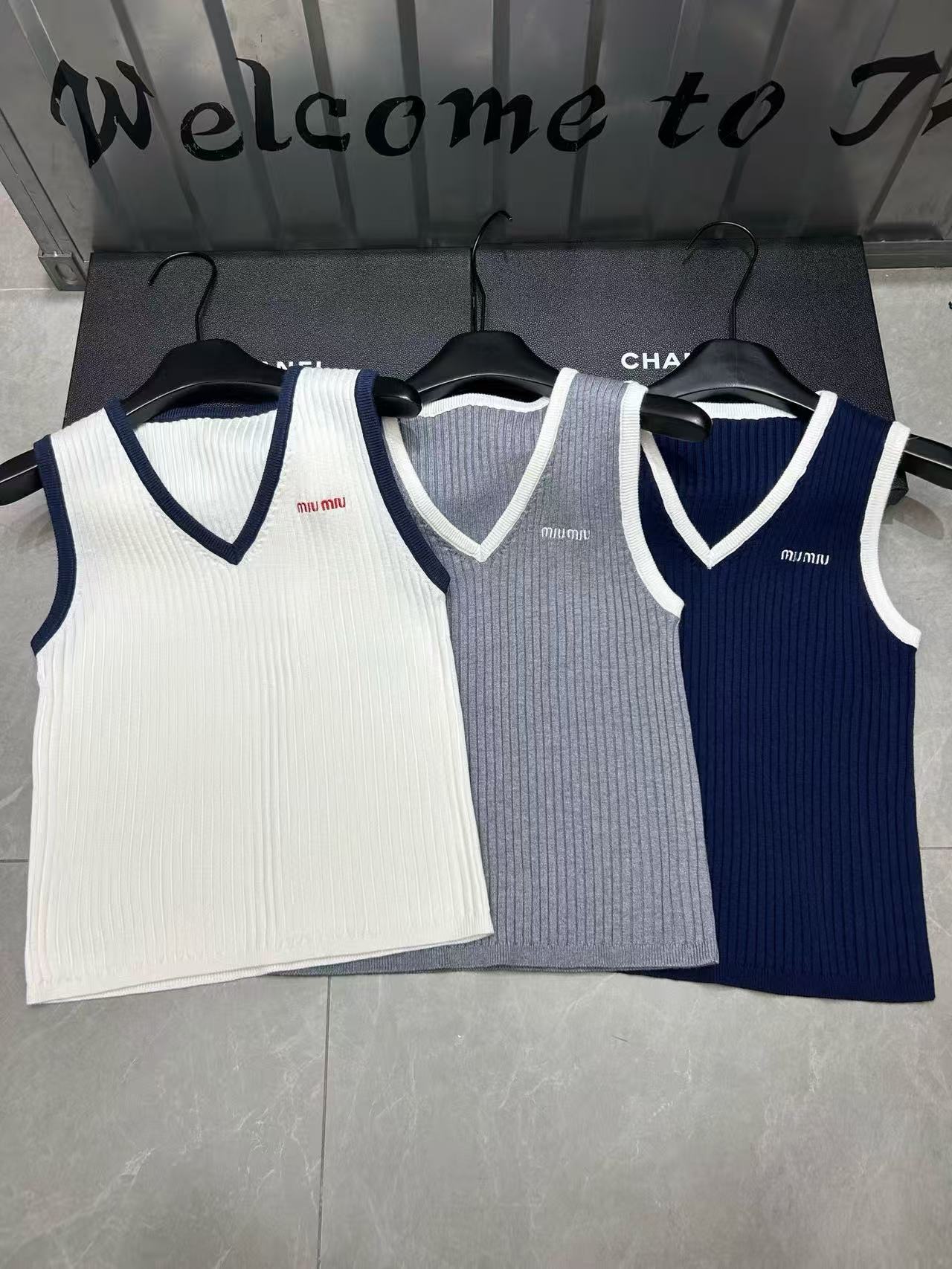 M1UM1U Vネックフリースベスト【50％割引+送料無料】