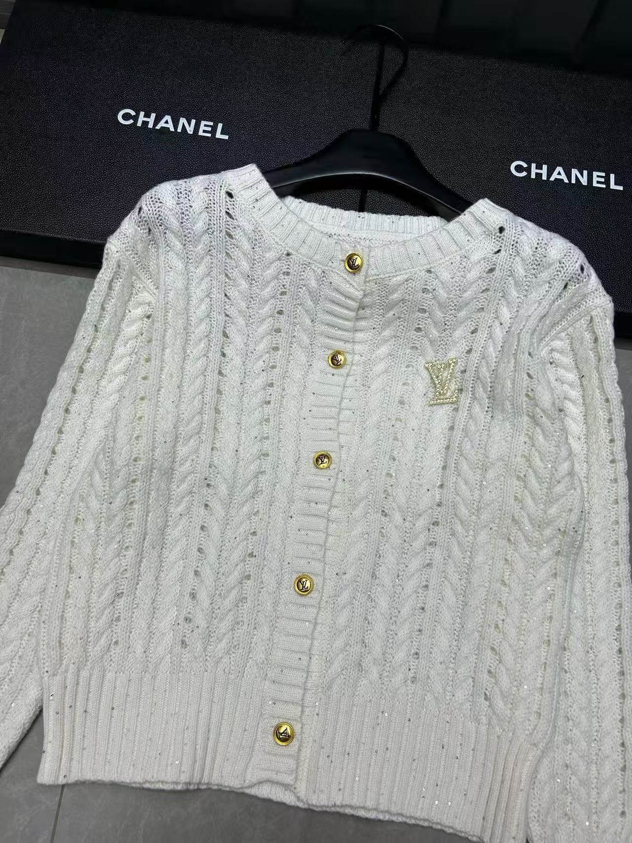 LVメタルボタン中空ウールカーディガン【50％割引+送料無料】