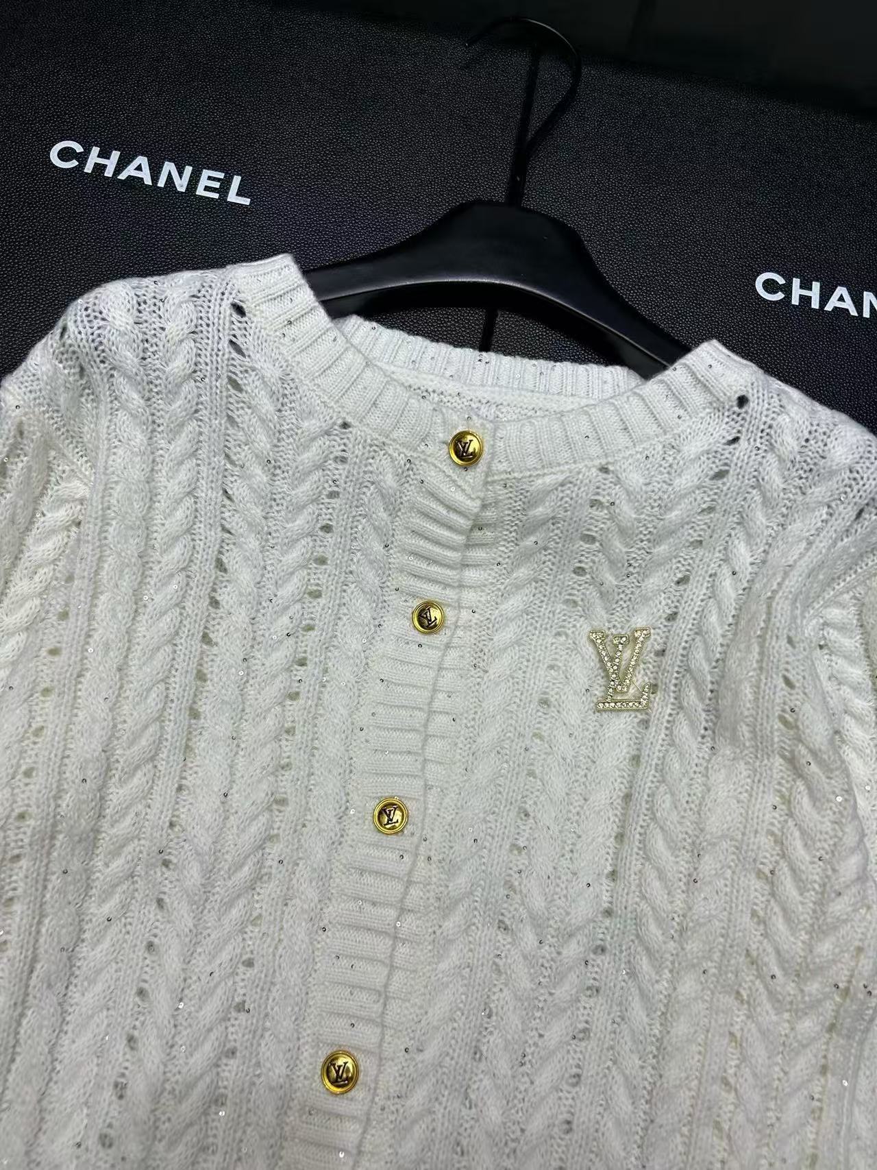 LVメタルボタン中空ウールカーディガン【50％割引+送料無料】