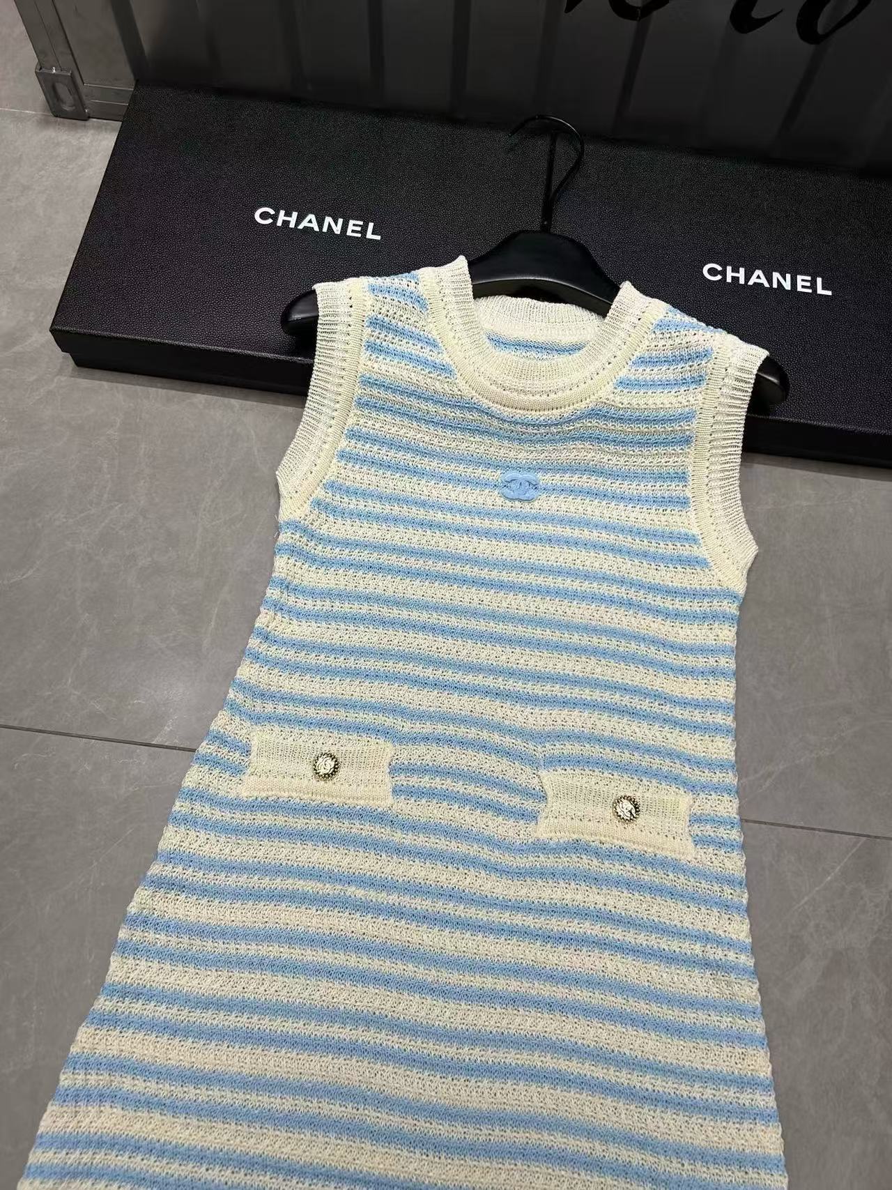 CHANE1 ブルーストライプ ダブルC ノースリーブドレス【50％割引+送料無料】