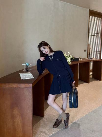 M1UM1U ウールカーディガン+スカート ツーピースセット【50％割引+送料無料】