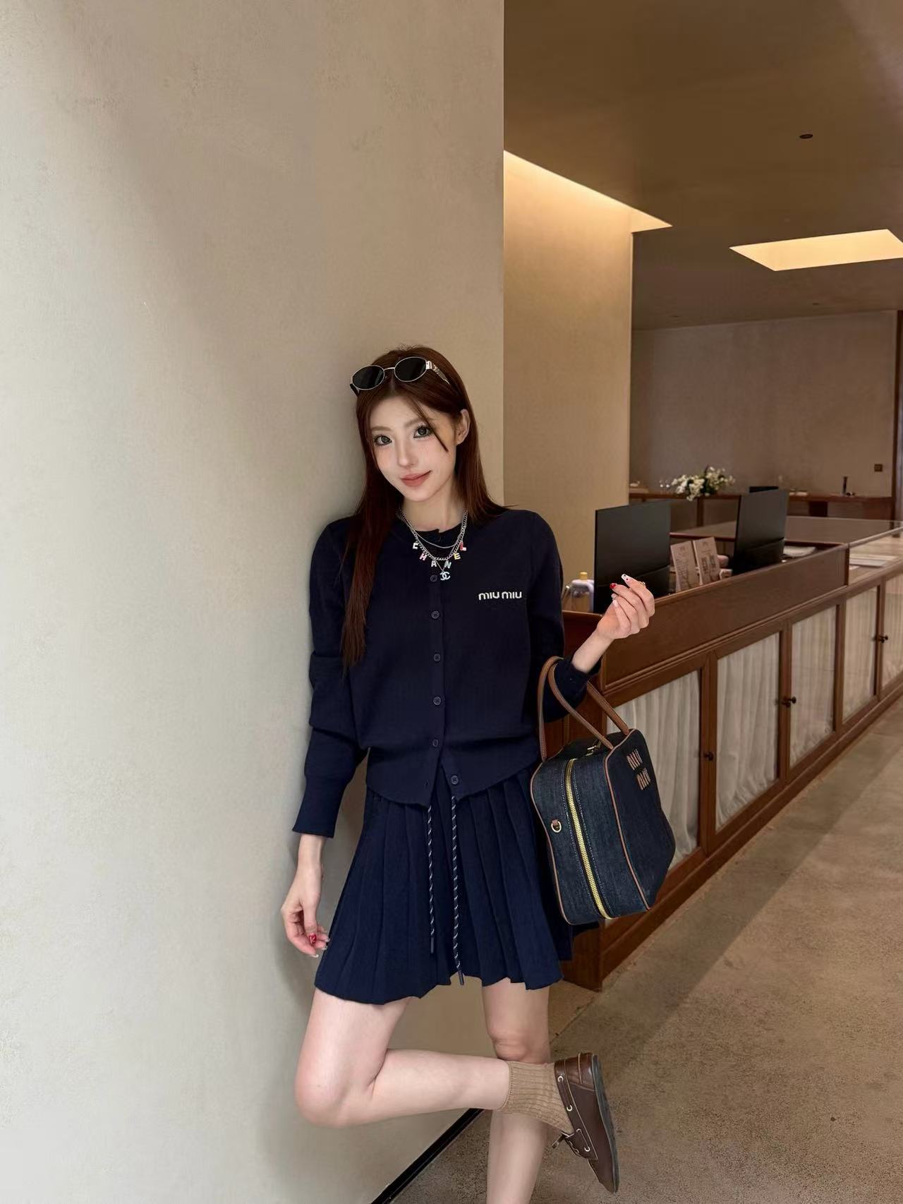 M1UM1U ウールカーディガン+スカート ツーピースセット【50％割引+送料無料】