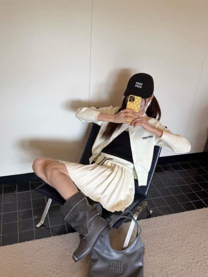 M1UM1U ウールカーディガン+スカート ツーピースセット【50％割引+送料無料】