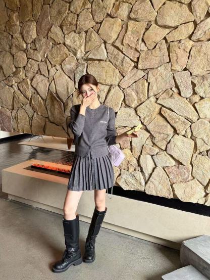 M1UM1U ウールカーディガン+スカート ツーピースセット【50％割引+送料無料】