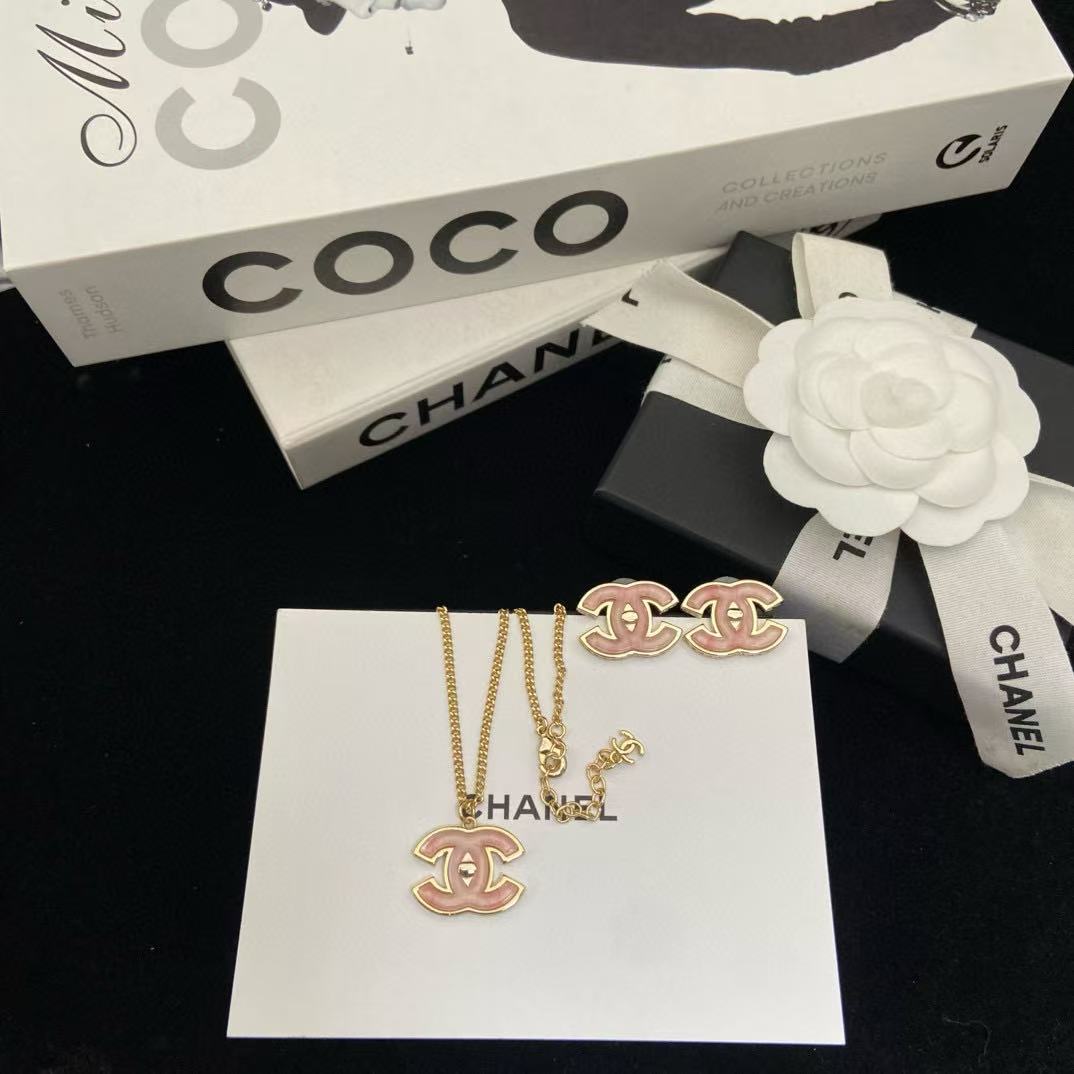 CHANE1 ピンク ダブルC イヤリング + ネックレス 2点セット【50％割引+送料無料】