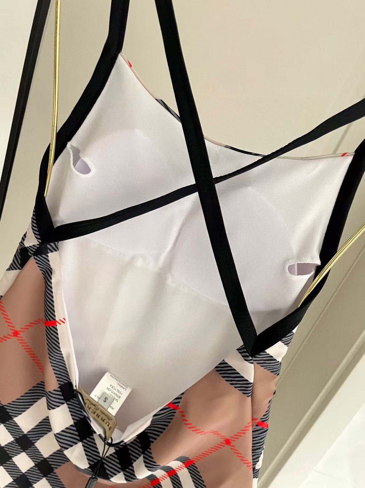 BUR8ERRY チェック柄ワンピース水着【50％割引+送料無料】