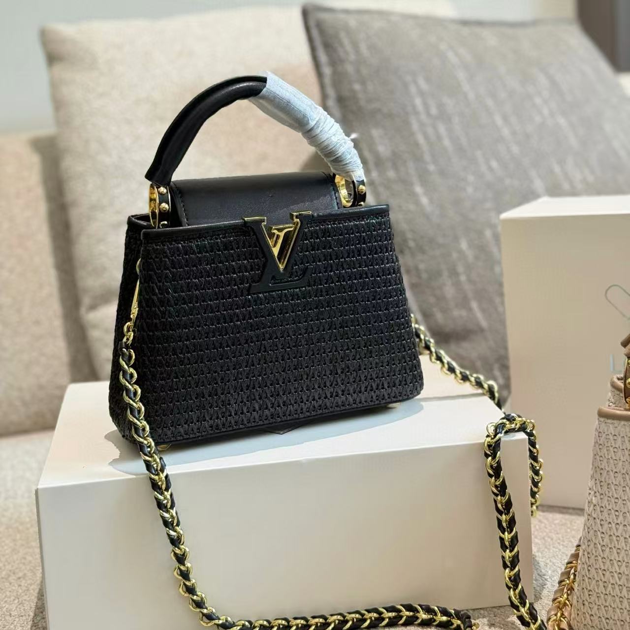 LV Capucinesハンドバッグ【50％割引+送料無料】