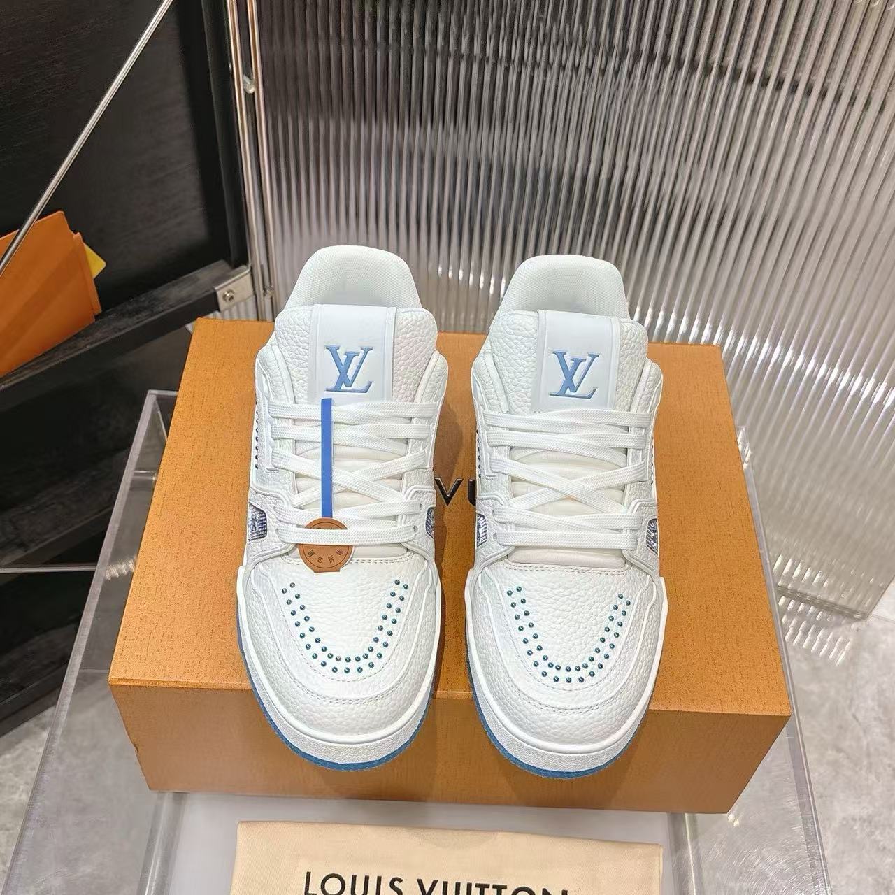 LVの高品質カジュアルシューズ【50％割引+送料無料】