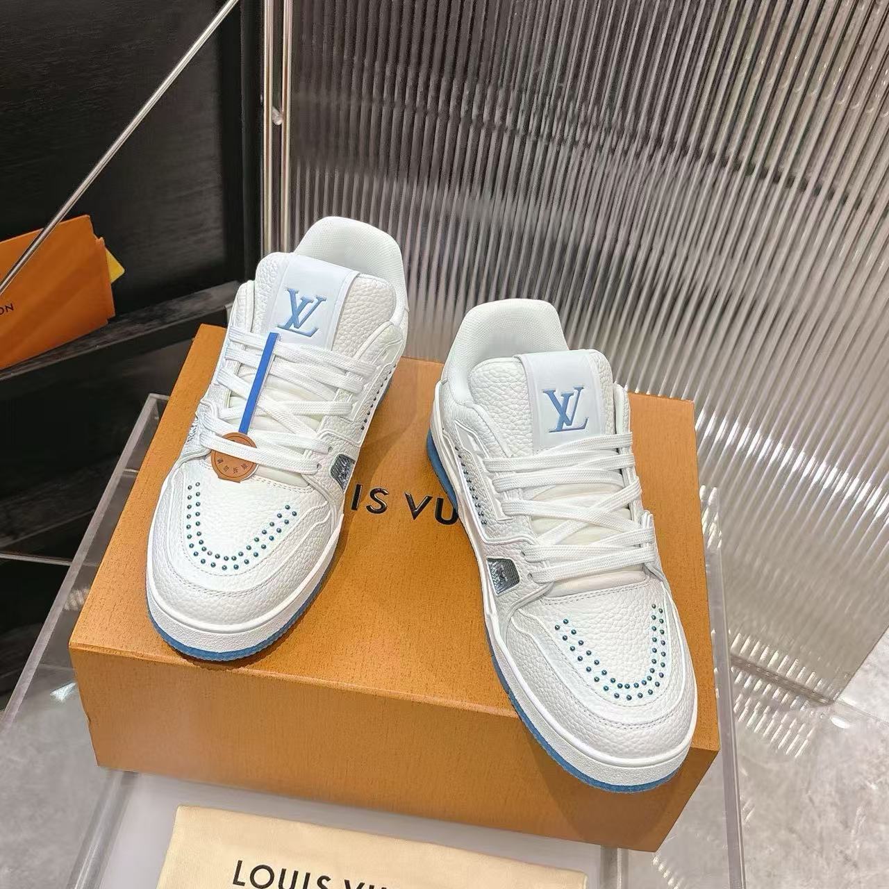 LVの高品質カジュアルシューズ【50％割引+送料無料】