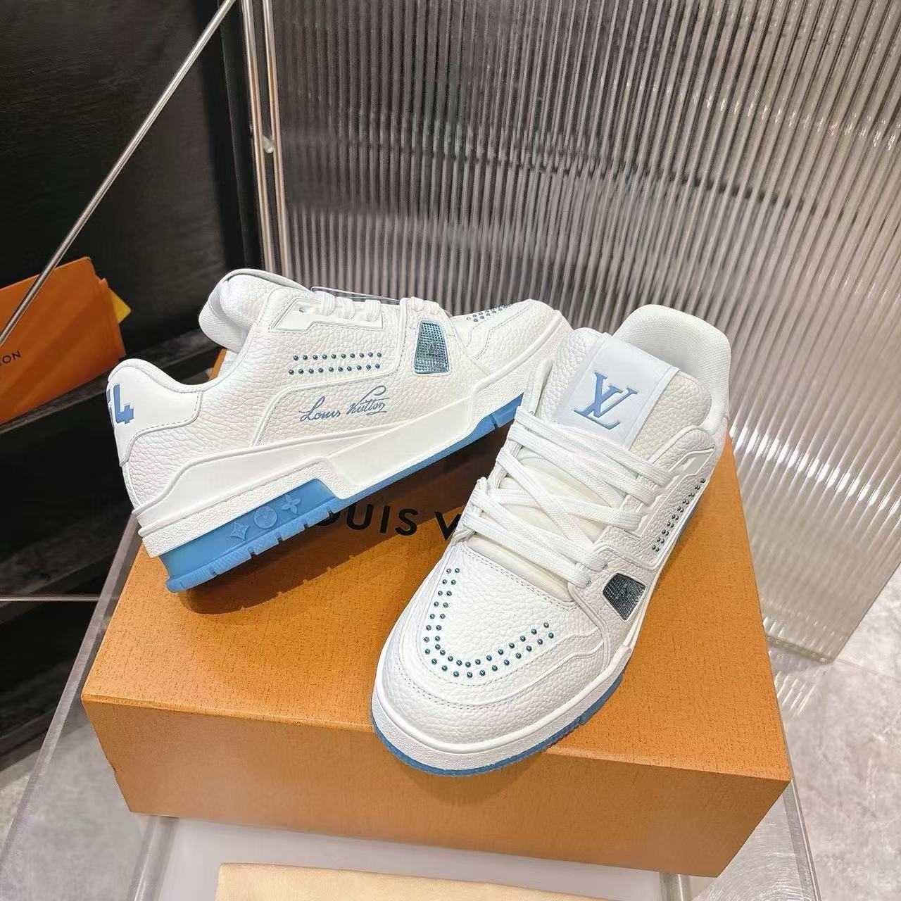 LVの高品質カジュアルシューズ【50％割引+送料無料】
