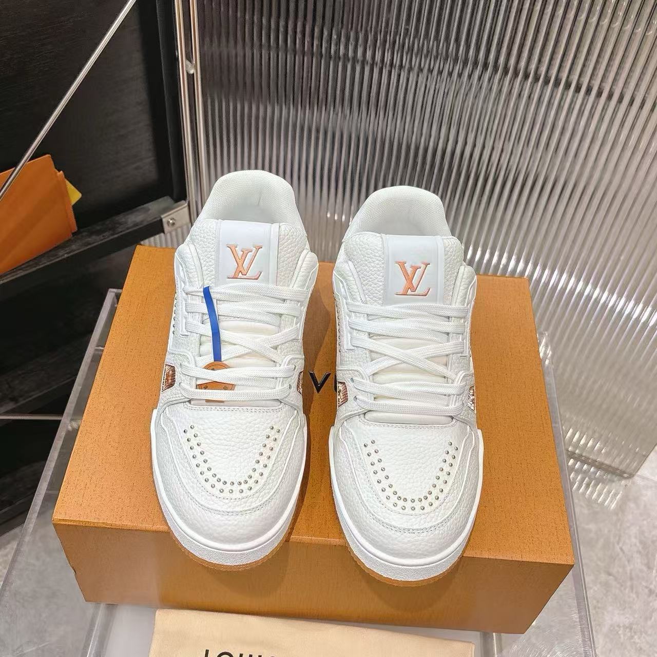 LVの高品質カジュアルシューズ【50％割引+送料無料】