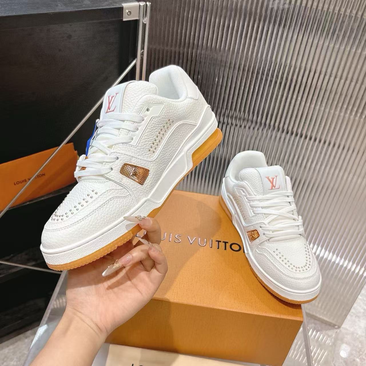 LVの高品質カジュアルシューズ【50％割引+送料無料】