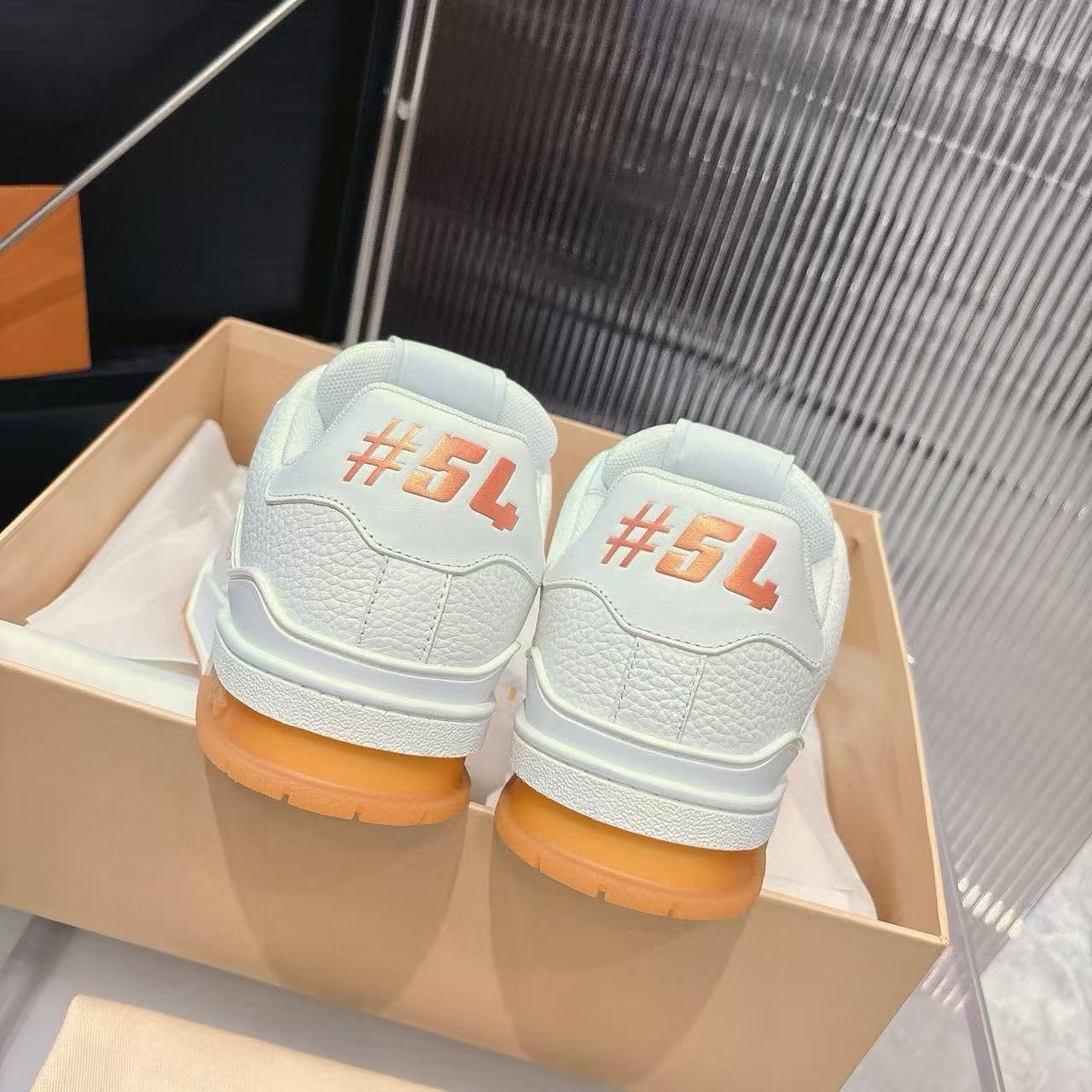 LVの高品質カジュアルシューズ【50％割引+送料無料】