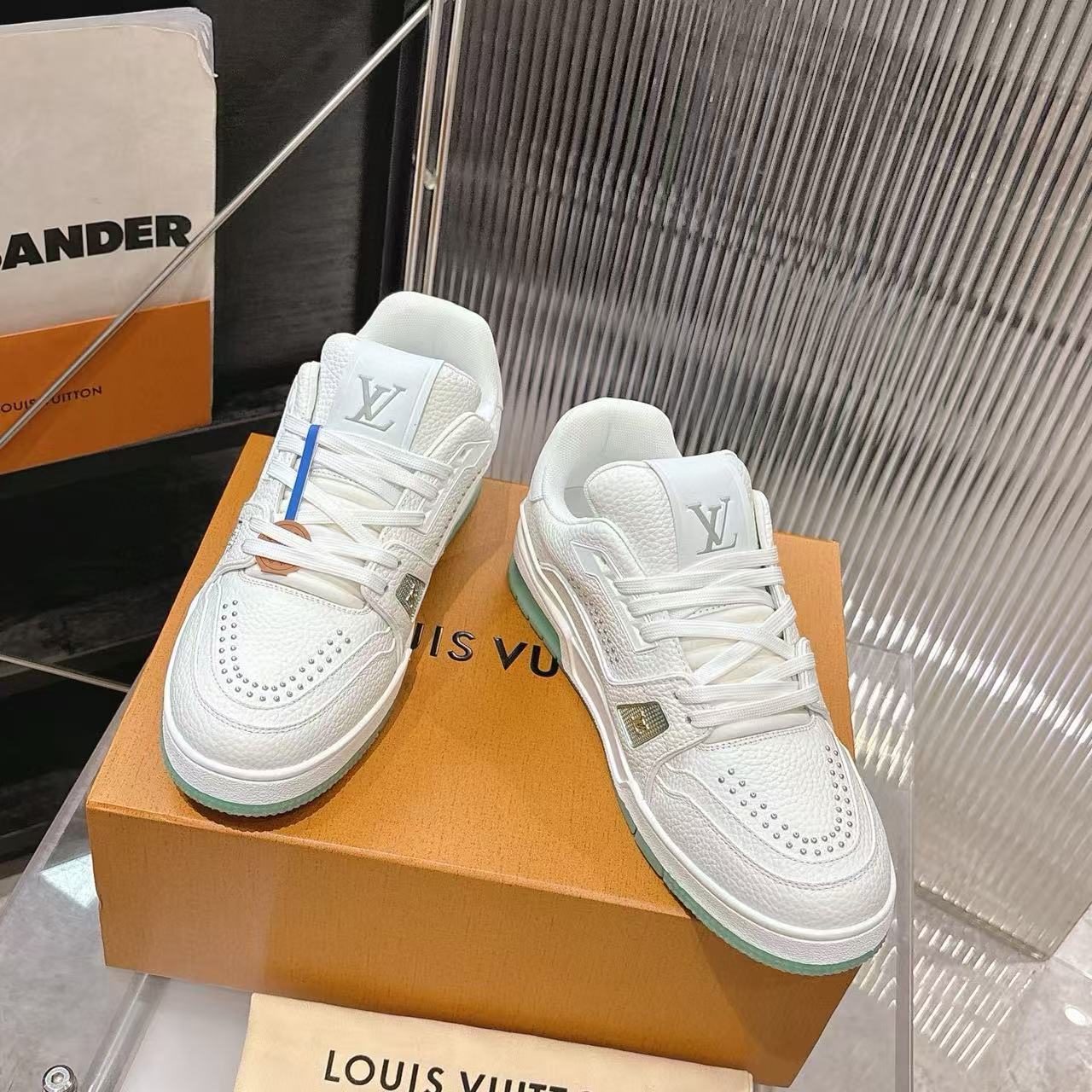 LVの高品質カジュアルシューズ【50％割引+送料無料】