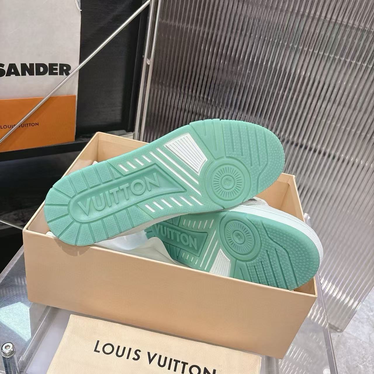 LVの高品質カジュアルシューズ【50％割引+送料無料】