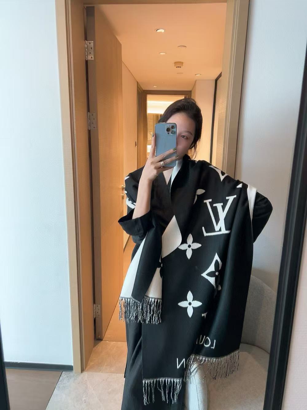 LVプリントの四つ葉のクローバータッセルスカーフ【50％割引+送料無料】