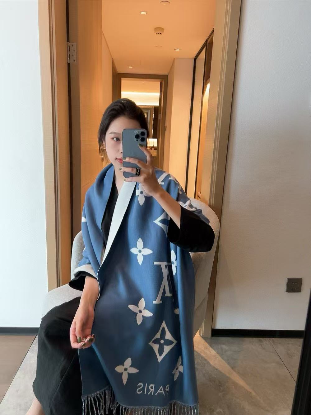 LVプリントの四つ葉のクローバータッセルスカーフ【50％割引+送料無料】