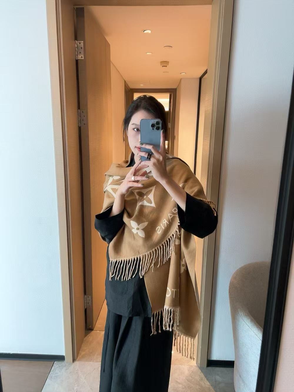 LVプリントの四つ葉のクローバータッセルスカーフ【50％割引+送料無料】