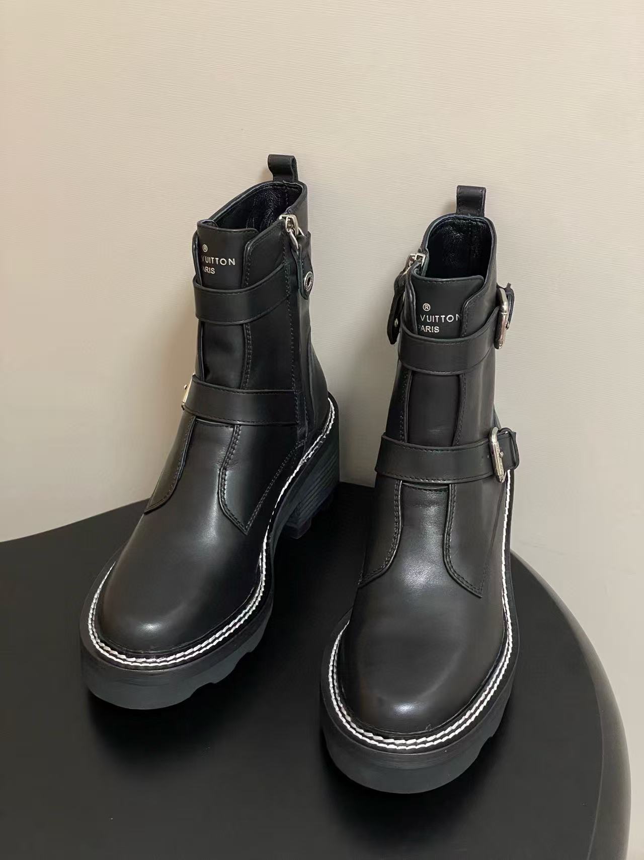 LVの高品質レザーアンクルブーツ【50％割引+送料無料】