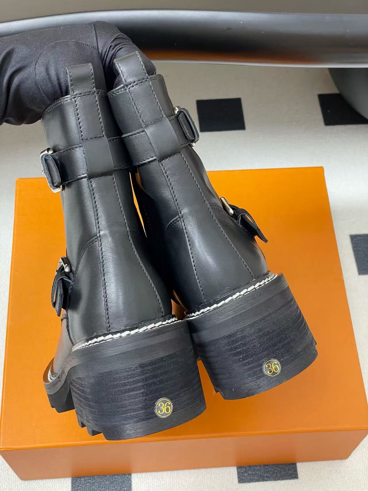 LVの高品質レザーアンクルブーツ【50％割引+送料無料】