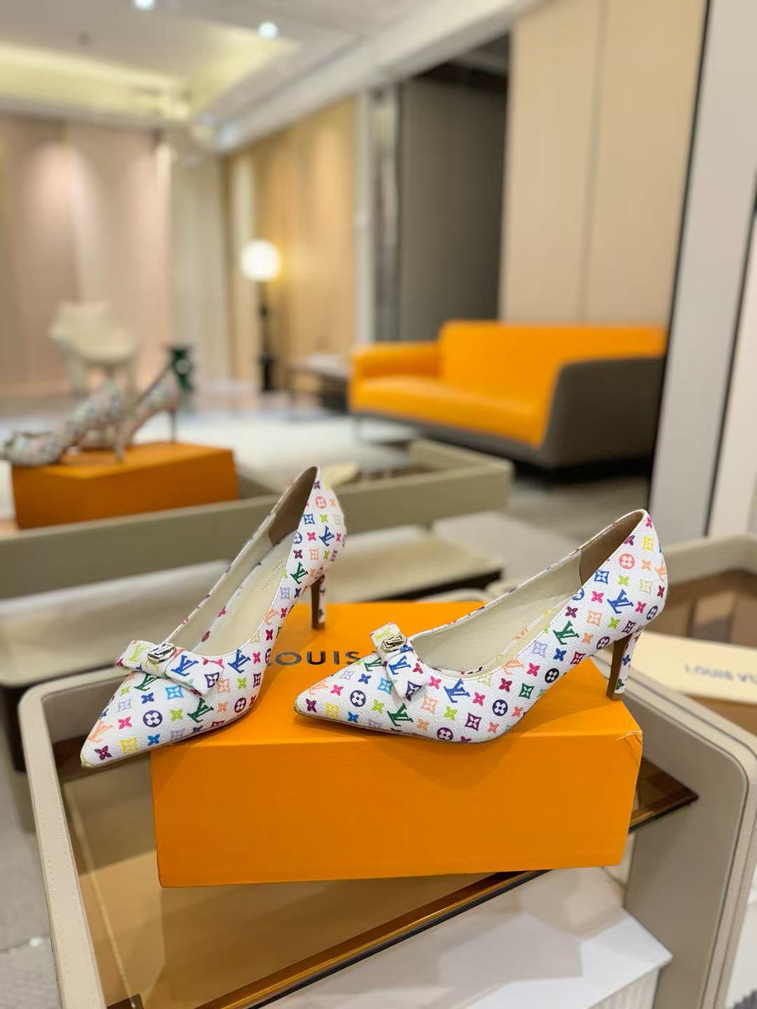 LVのポインテッドトゥプリントハイヒール【50％割引+送料無料】