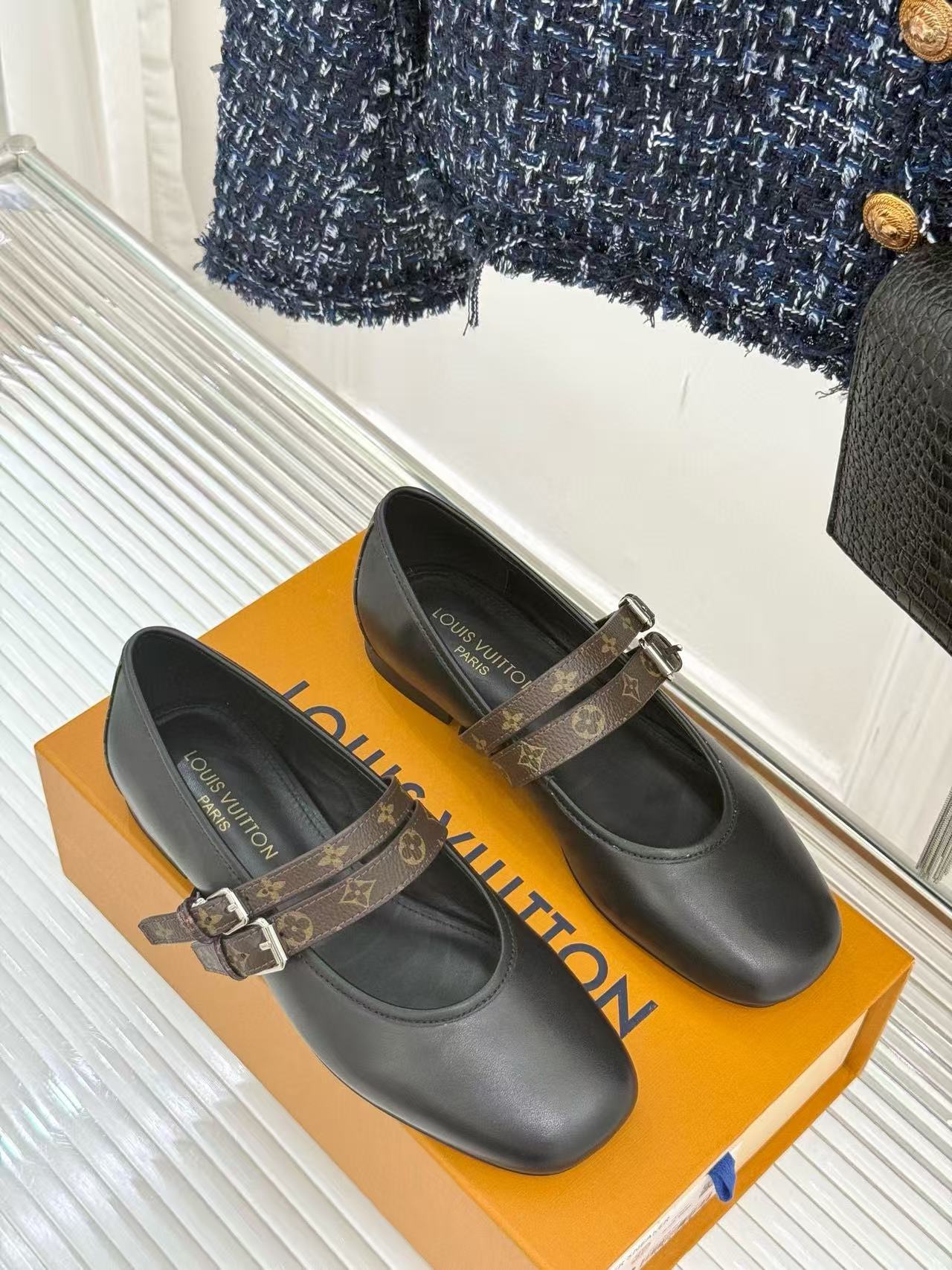 LVの高品質レザーフラットシューズ【50％割引+送料無料】