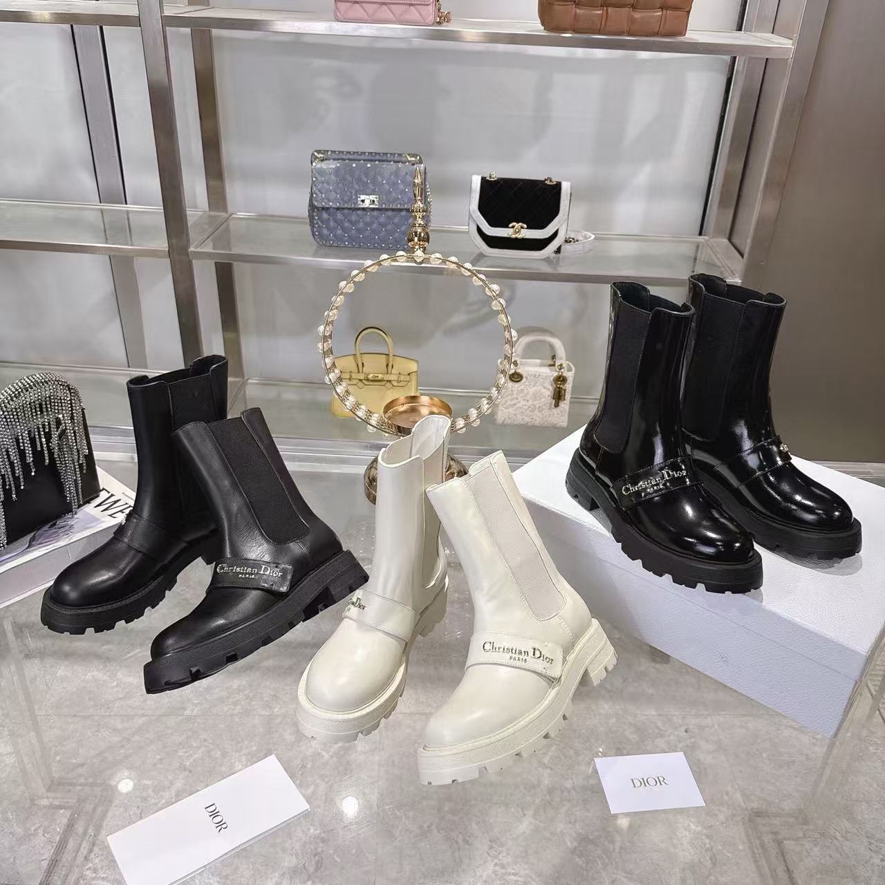 DI0Rの高品質レタードアンクルブーツ【50％割引+送料無料】