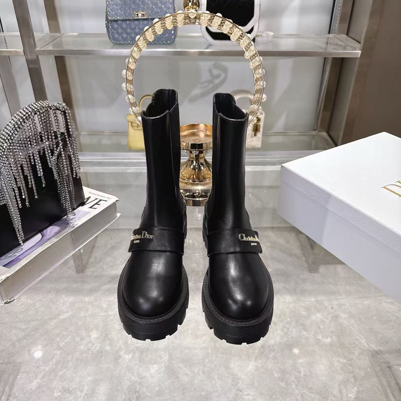 DI0Rの高品質レタードアンクルブーツ【50％割引+送料無料】