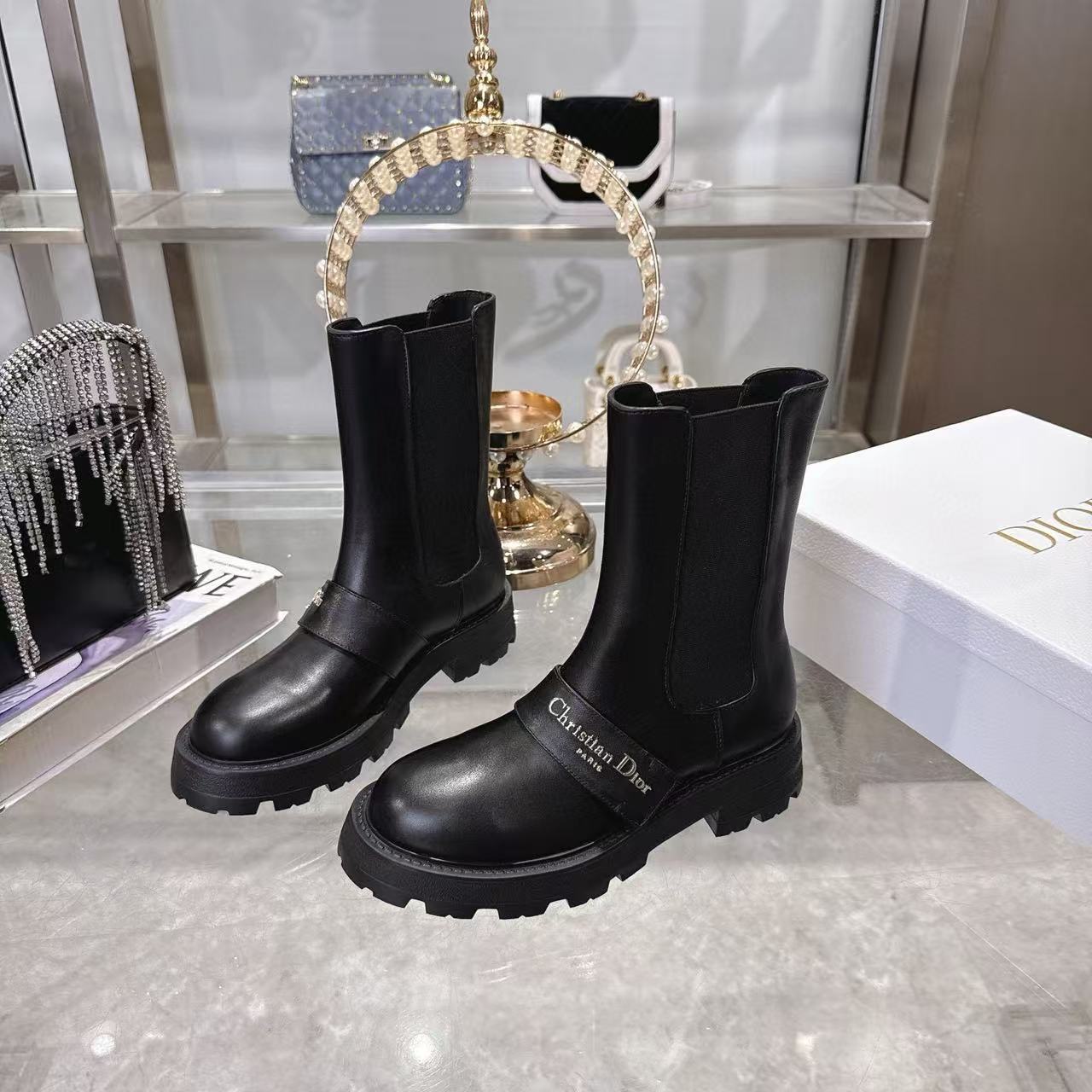 DI0Rの高品質レタードアンクルブーツ【50％割引+送料無料】