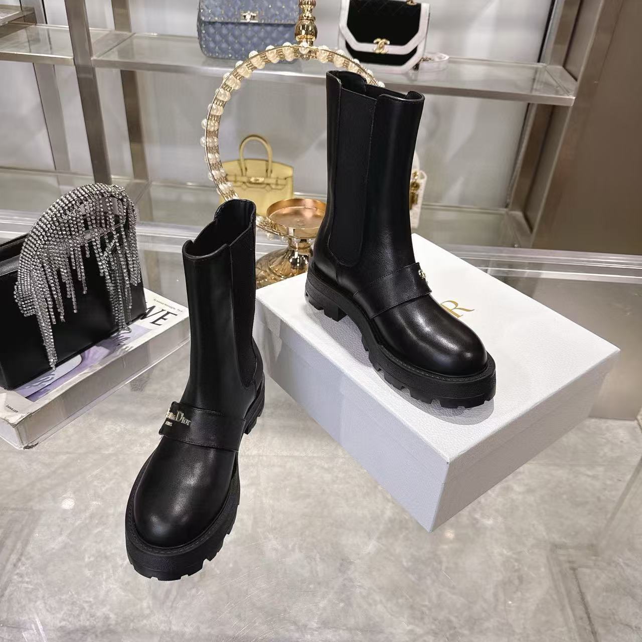 DI0Rの高品質レタードアンクルブーツ【50％割引+送料無料】