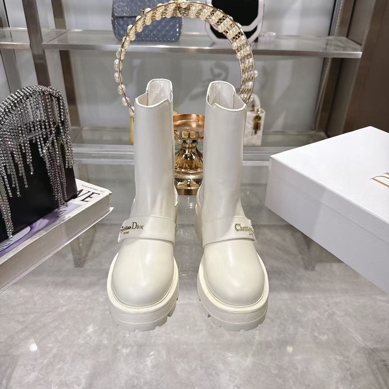 DI0Rの高品質レタードアンクルブーツ【50％割引+送料無料】