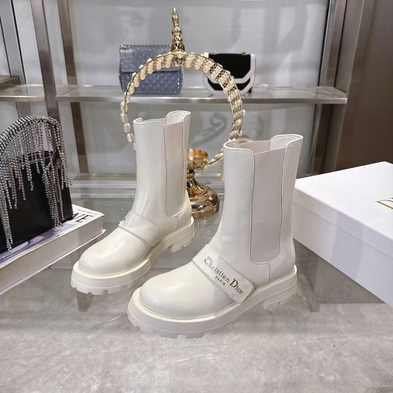 DI0Rの高品質レタードアンクルブーツ【50％割引+送料無料】