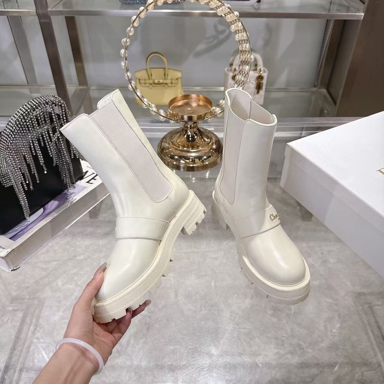 DI0Rの高品質レタードアンクルブーツ【50％割引+送料無料】