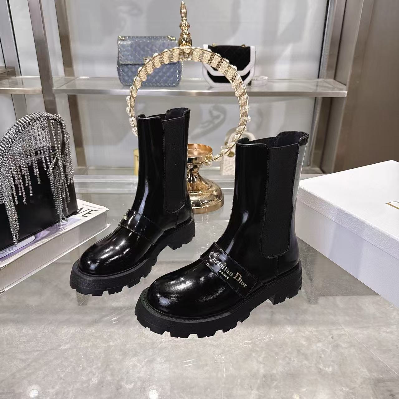 DI0Rの高品質レタードアンクルブーツ【50％割引+送料無料】