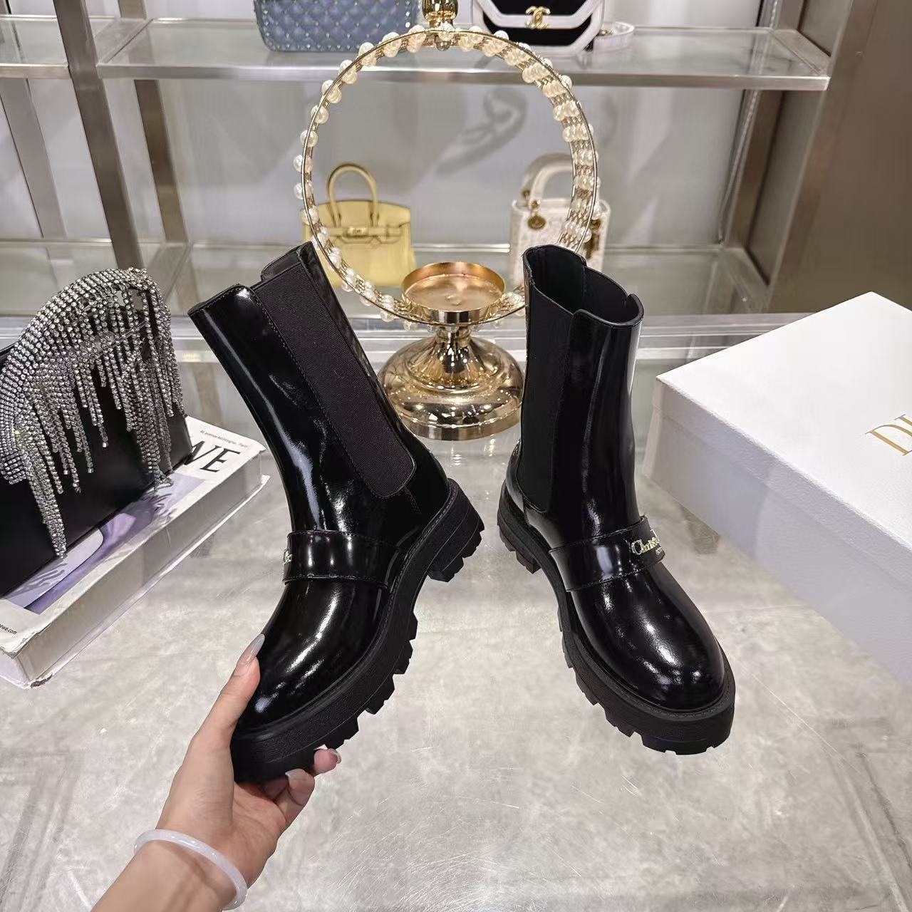 DI0Rの高品質レタードアンクルブーツ【50％割引+送料無料】