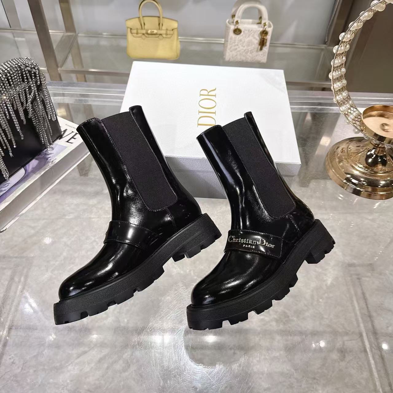 DI0Rの高品質レタードアンクルブーツ【50％割引+送料無料】