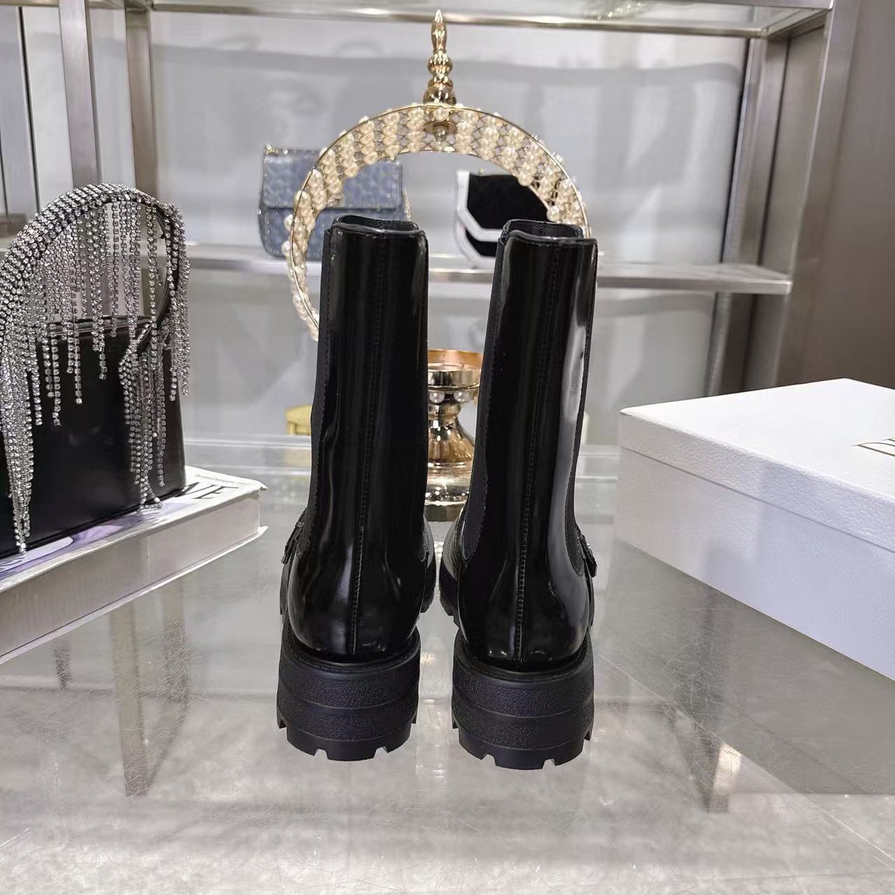 DI0Rの高品質レタードアンクルブーツ【50％割引+送料無料】