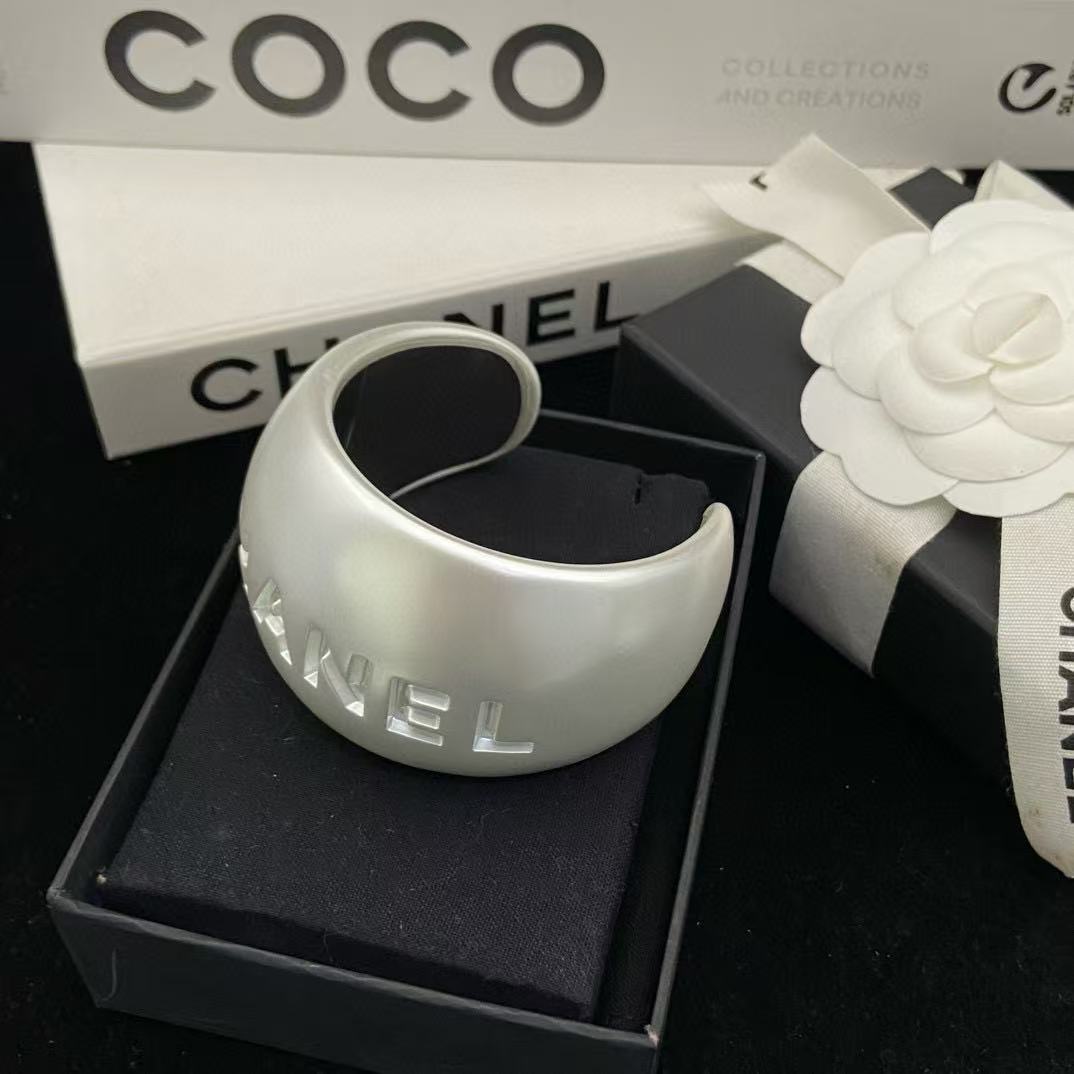 CHANE1 ワイドパールブレスレット【50％割引+送料無料】