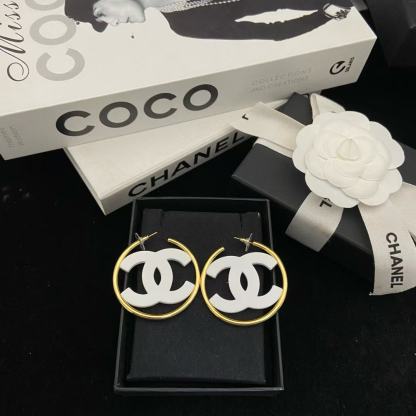 CHANE1 ホワイト ダブルC イヤリング【50％割引+送料無料】
