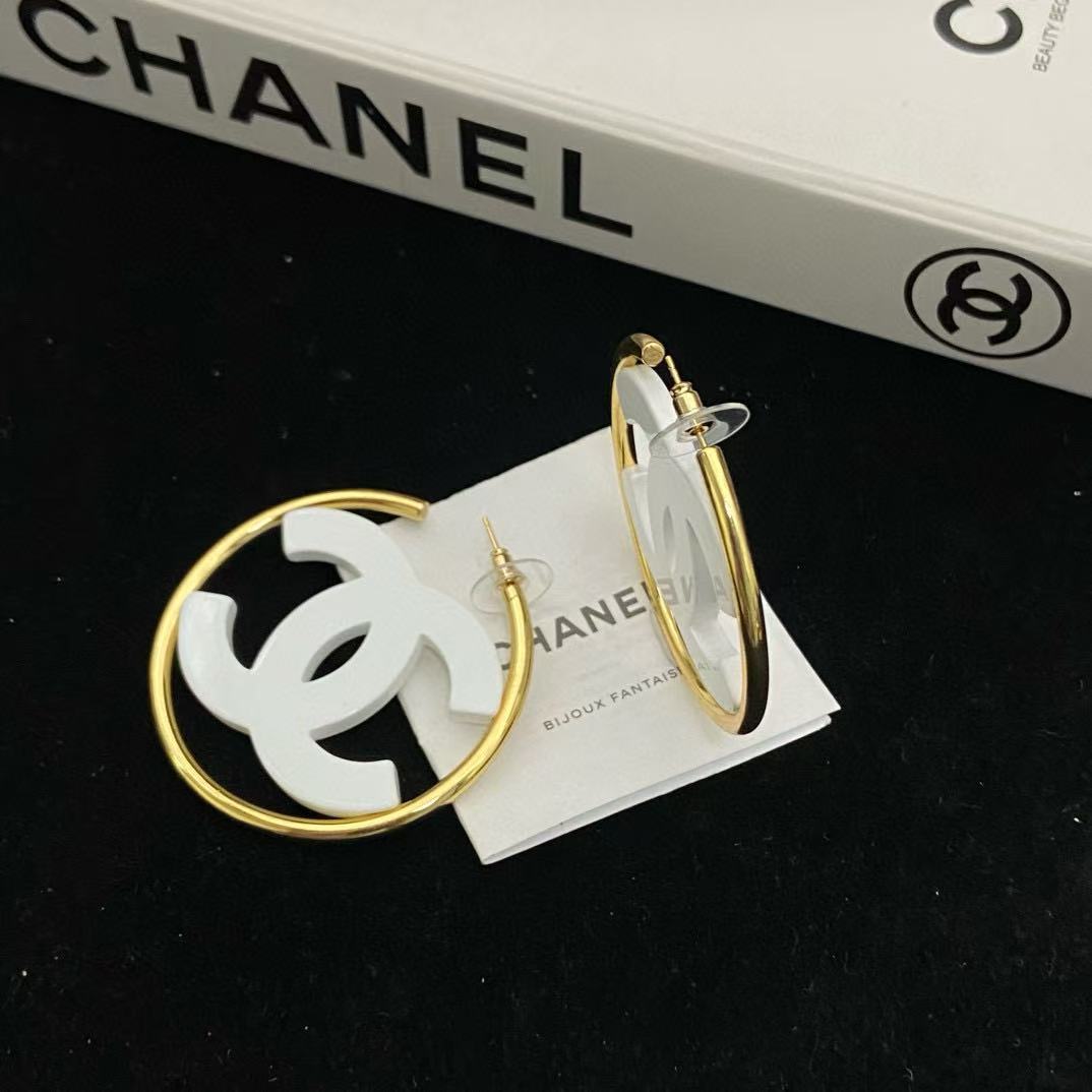 CHANE1 ホワイト ダブルC イヤリング【50％割引+送料無料】