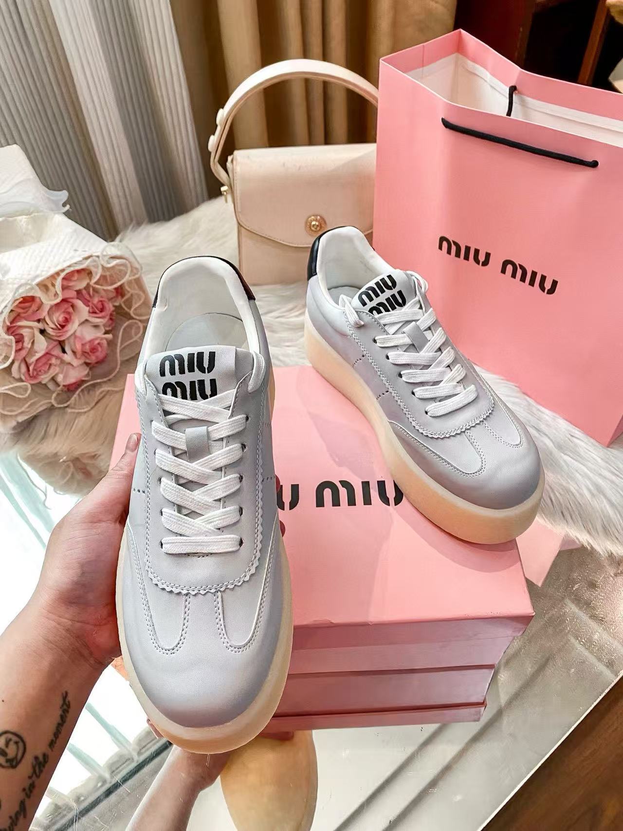 M1UM1U 厚底カジュアルスポーツシューズ【50％割引+送料無料】