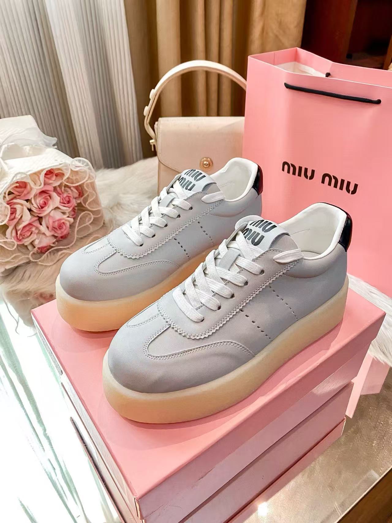 M1UM1U 厚底カジュアルスポーツシューズ【50％割引+送料無料】