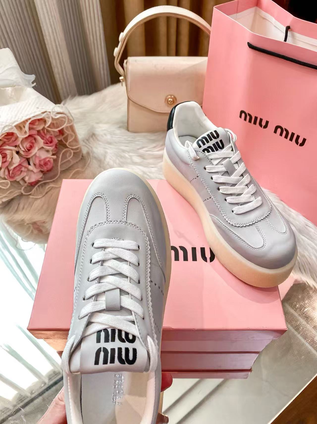 M1UM1U 厚底カジュアルスポーツシューズ【50％割引+送料無料】