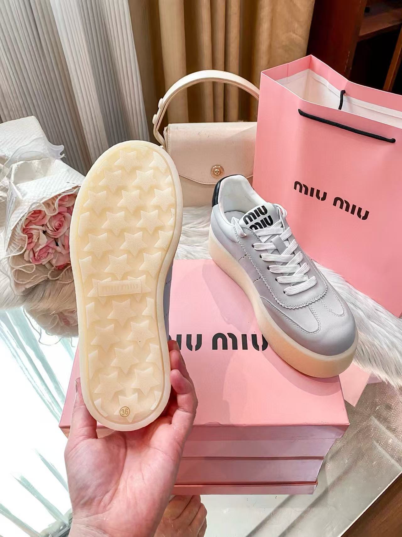 M1UM1U 厚底カジュアルスポーツシューズ【50％割引+送料無料】