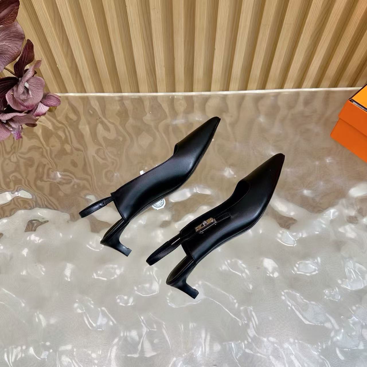 HERME5 高品質クラシックケリーバックルローヒール【50％割引+送料無料】